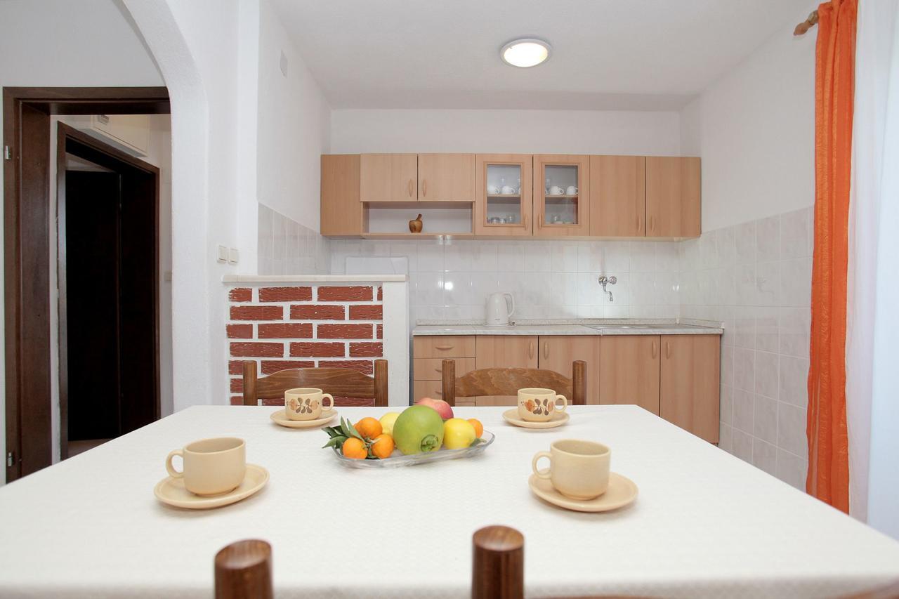 Apartments Iva Trogir Exterior foto