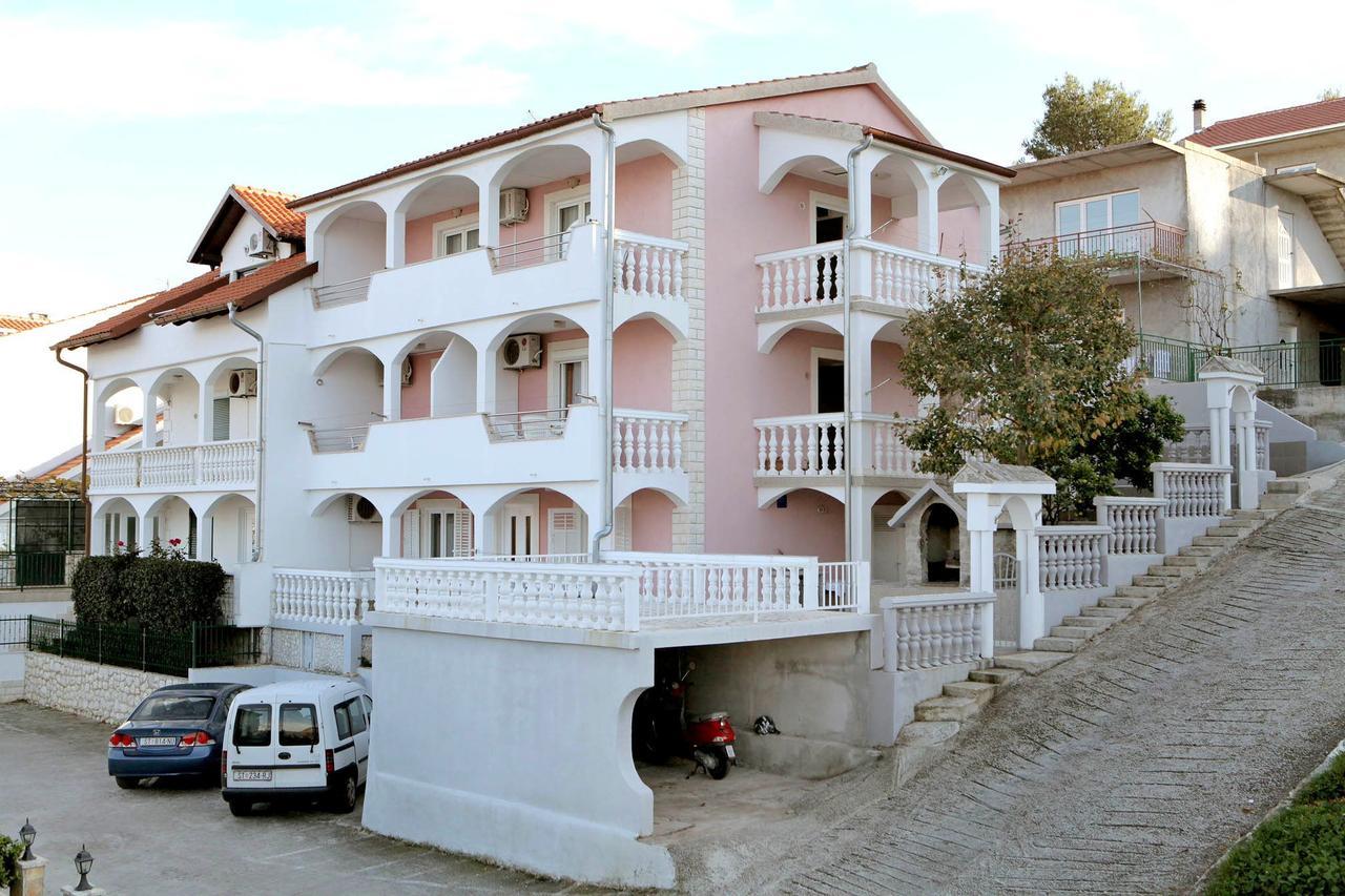 Apartments Iva Trogir Exterior foto